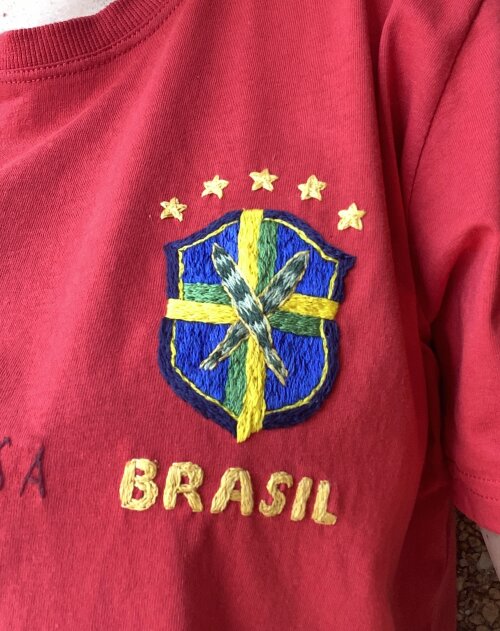 Camiseta do Brasil Vermelha Bordada