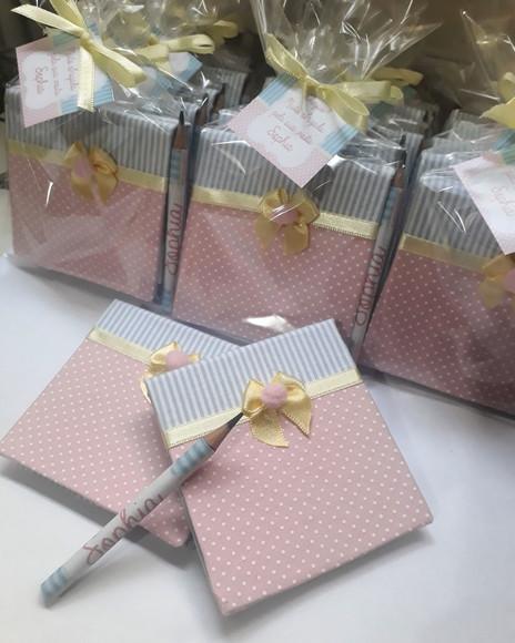 Bloco de notas personalizado com mini lápis
