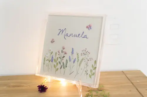 Quadro porta maternidade bordado a mão