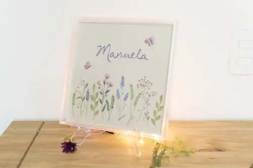 Quadro porta maternidade bordado a mão