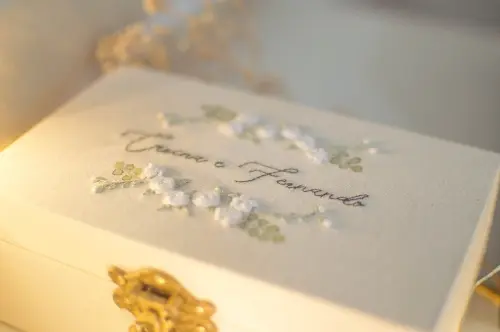 Porta Alianças Bordado à Mão Personalizado