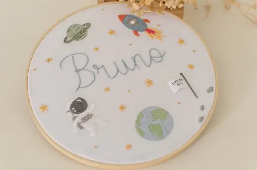 Porta maternidade astronauta com luz led bordado a mão