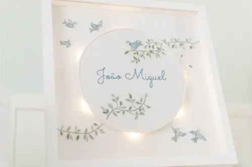 Porta maternidade passarinhos com luz led bordado a mão