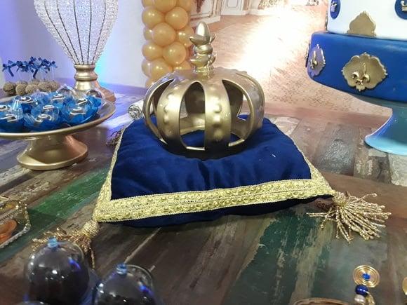 Almofada para Decoração de Festa Realeza em Veludo Azul