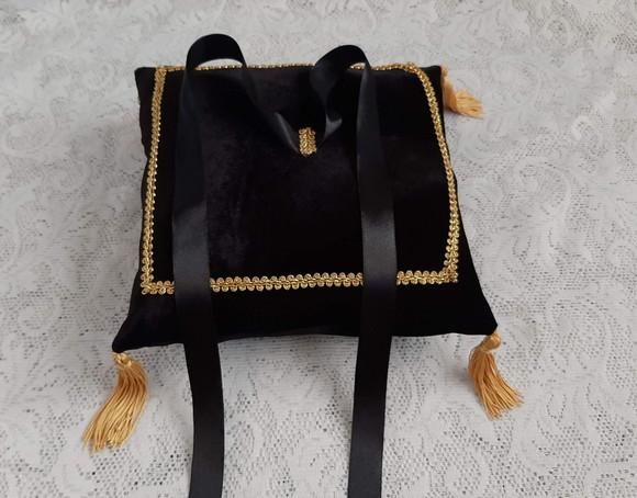 Almofada Debutante Preto com Dourado em Veludo