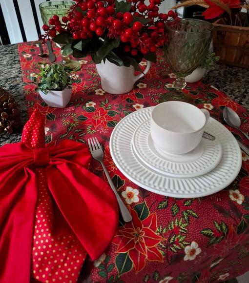 Trilho de Mesa de Natal Vermelho em Tricoline Estampado