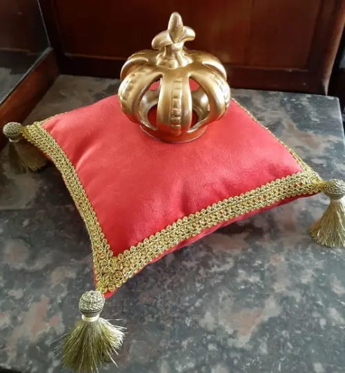 Almofada para Festa Princesa ou Realeza em Veludo Vermelha