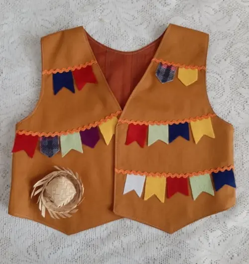 Colete Infantil Personalizado para Festa Junina Caramelo