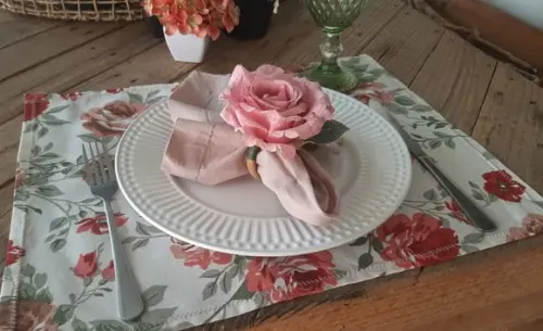 Conjunto Mesa Posta com Estampa de Rosas para 4 Lugares