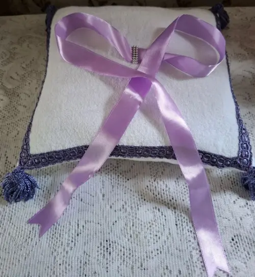 Almofada Debutante Branco e Lilás em Veludo