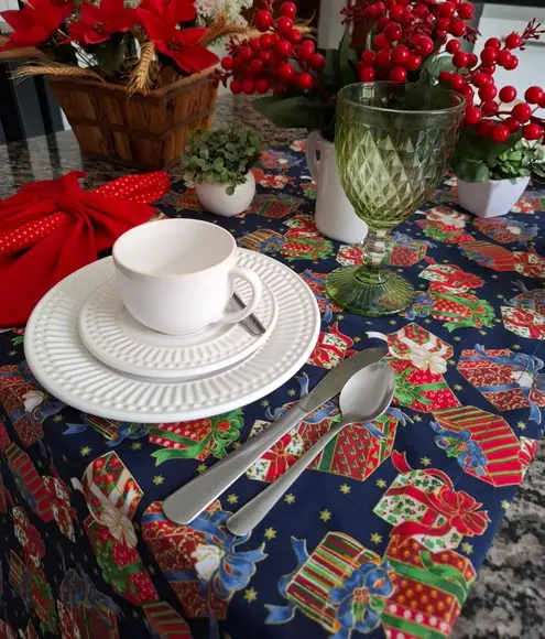 Caminho de Mesa de Natal em Tricoline Fundo Azul