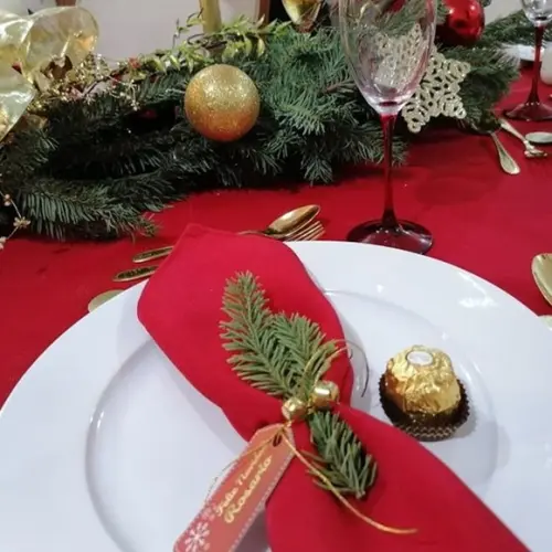 Toalha de Mesa Retangular em Tricoline Vermelha