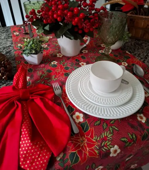Trilho de Mesa de Natal Vermelho em Tricoline Estampado