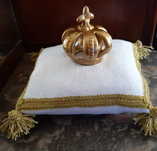 Almofada Princesa Branco e Dourado