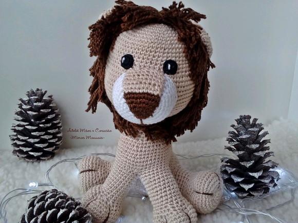 Leão em amigurumi
