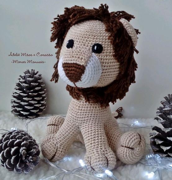 Leão em amigurumi