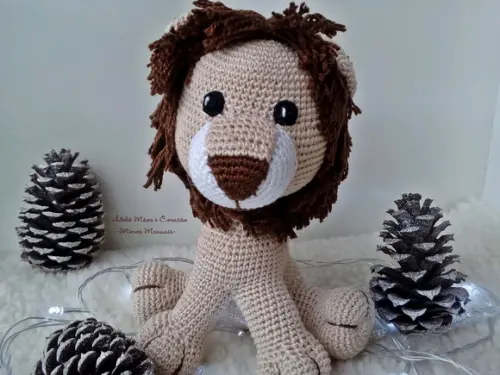 Leão em amigurumi