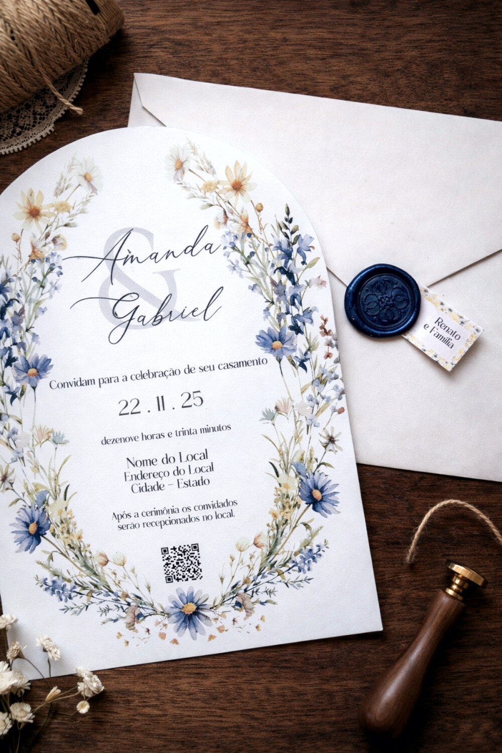 Convite de Casamento em Arco com Wildflowers Azuis com Envelope F