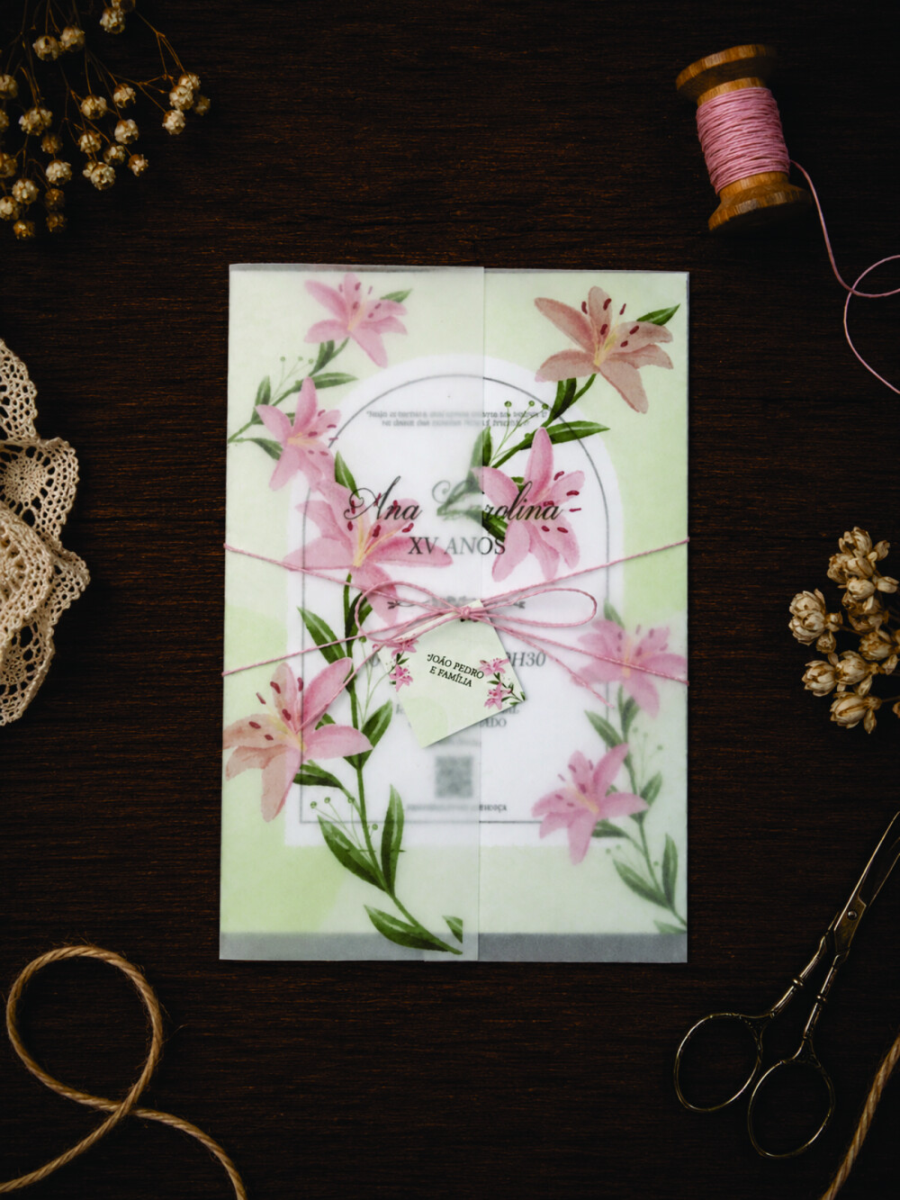 Convite de 15 Anos Floral Rosa com arco e  Papel Vegetal