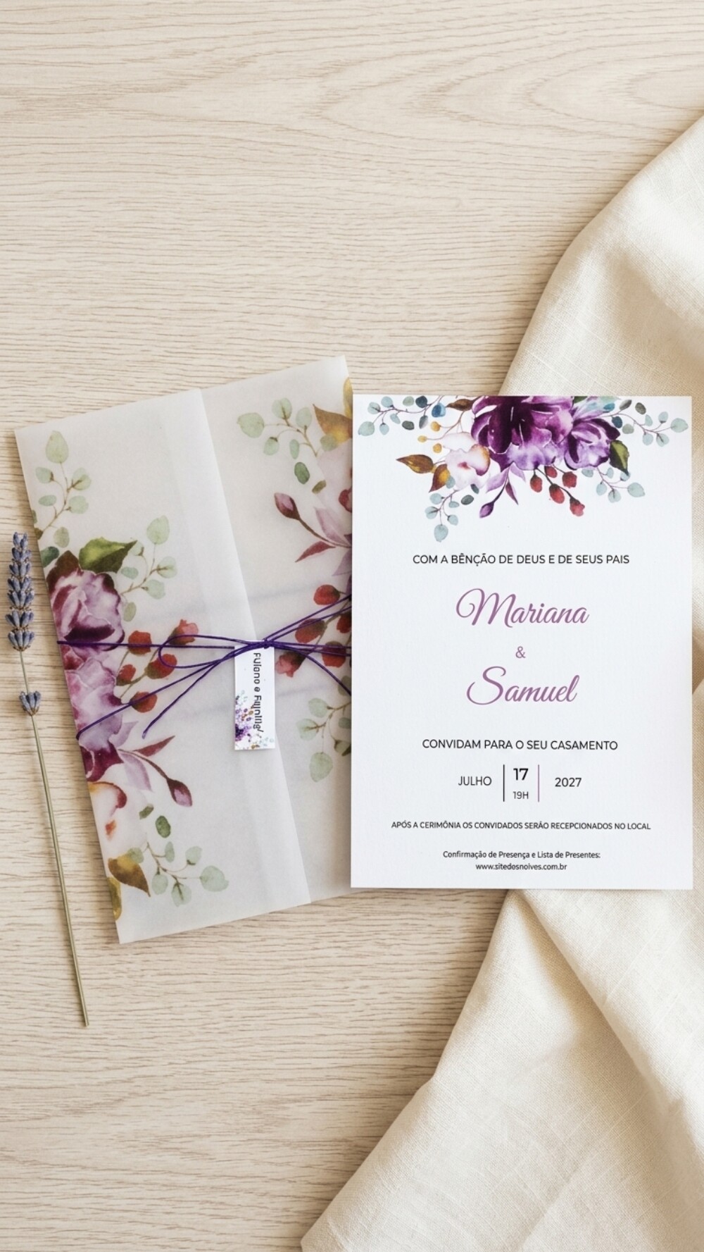 Convite de Casamento em Papel Vegetal Floral Roxo e Violeta