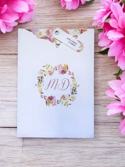 Convite de casamento com brasão floral