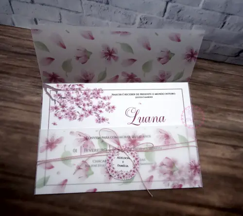 Convite de 15 Anos Cerejeira Sakura com Envelope Translúcido