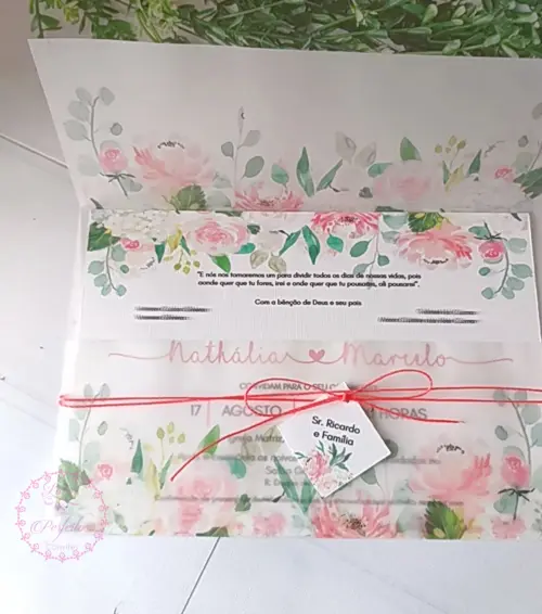 Convite de Casamento  Floral Coral e Pêssego e Envelope Transpar