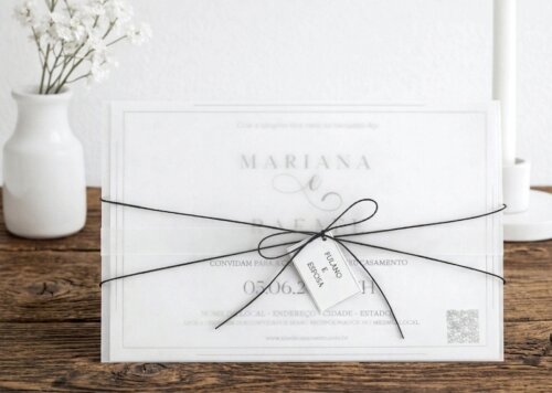 Convite de Casamento Minimalista Preto e Branco com Envelope Translúcido e Cordão