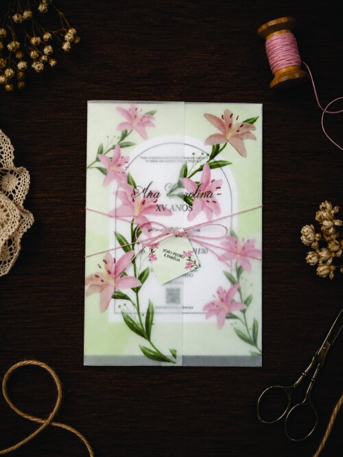 Convite de 15 Anos Floral Rosa com arco e  Papel Vegetal