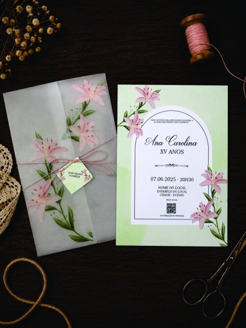 Convite de 15 Anos Floral Rosa com arco e  Papel Vegetal