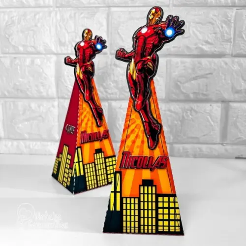 Caixa Pirâmide Vingadores