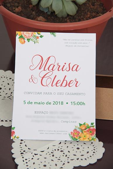 Convite rústico com papel rendado e laço de fita grossa