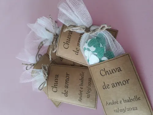 Chuva de amor com saquinhos de tule
