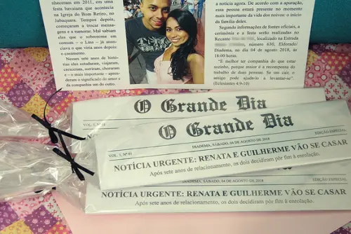 Convite jornal para padrinhos de casamento