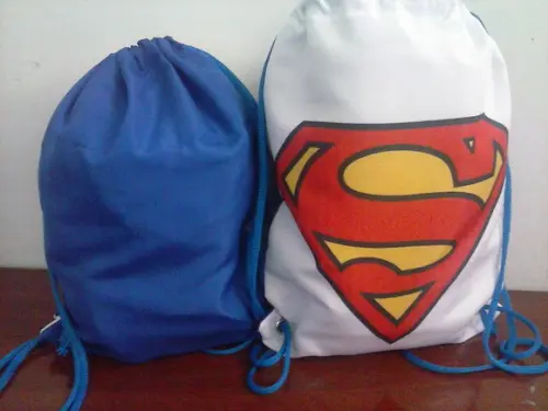 Mochilinha sacochila sacolinha mochila Super Homem 25x35cm