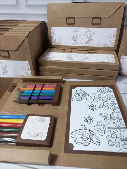 Kit Maleta de Colorir Kraft