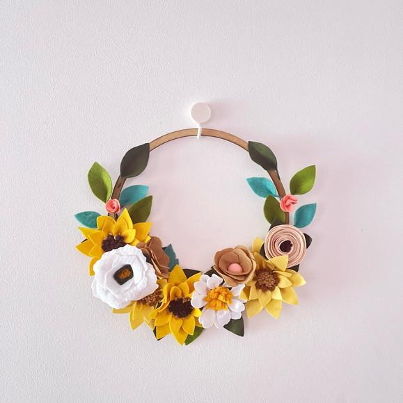 Guirlanda Floral em Feltro