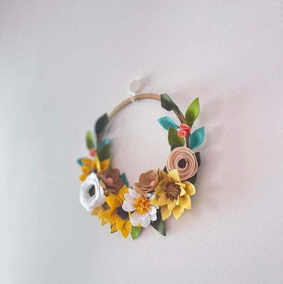 Guirlanda Floral em Feltro
