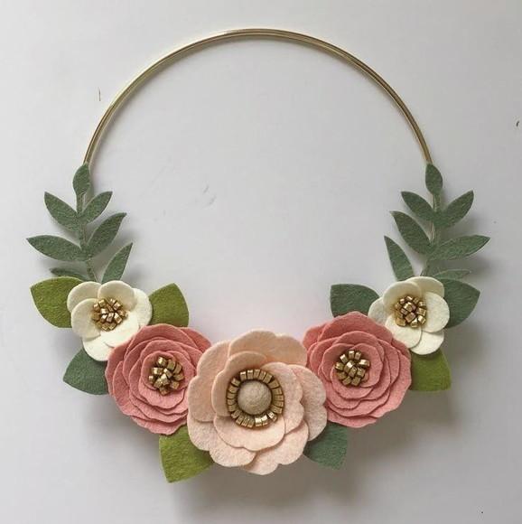 Guirlanda Floral em Feltro