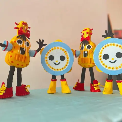 Boneco Pandeireta em Feltro