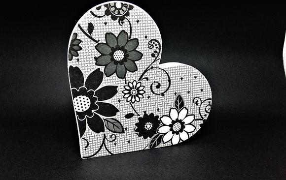 Coração em MDF Decoupagem Papel Preto e Branco