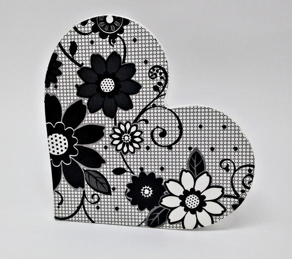 Coração em MDF Decoupagem Papel Preto e Branco