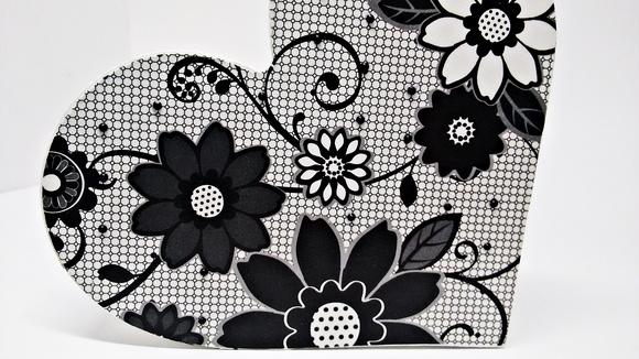 Coração em MDF Decoupagem Papel Preto e Branco