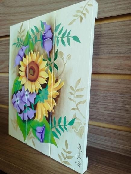 Placa Tipo Pallete Pintada à Mão Girassóis e Flor Flox