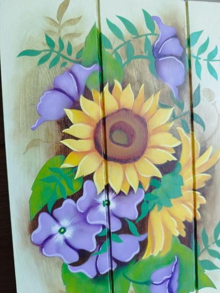 Placa Tipo Pallete Pintada à Mão Girassóis e Flor Flox