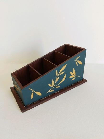 Porta Controle Remoto Pintado à Mão Elegante 4 Divisórias