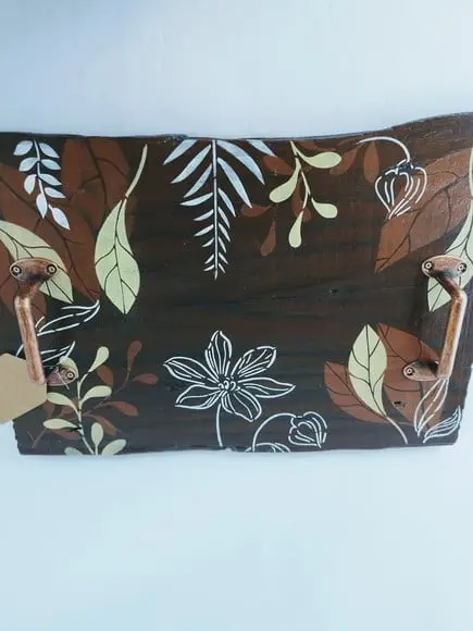 Bandeja em Madeira Bruta Decorada com Pintura Orgânica