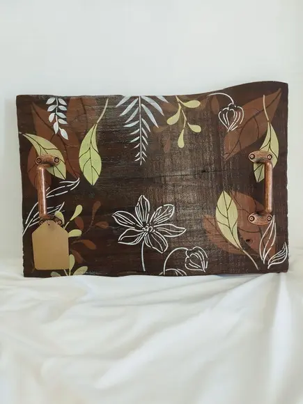 Bandeja em Madeira Bruta Decorada com Pintura Orgânica