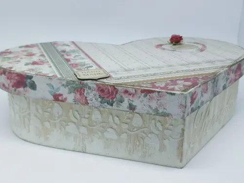 Caixa Decorada em Formato de Coração Scrapdecor Exclusiva