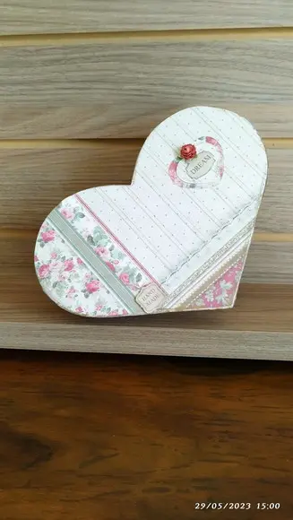 Caixa Decorada em Formato de Coração Scrapdecor Exclusiva